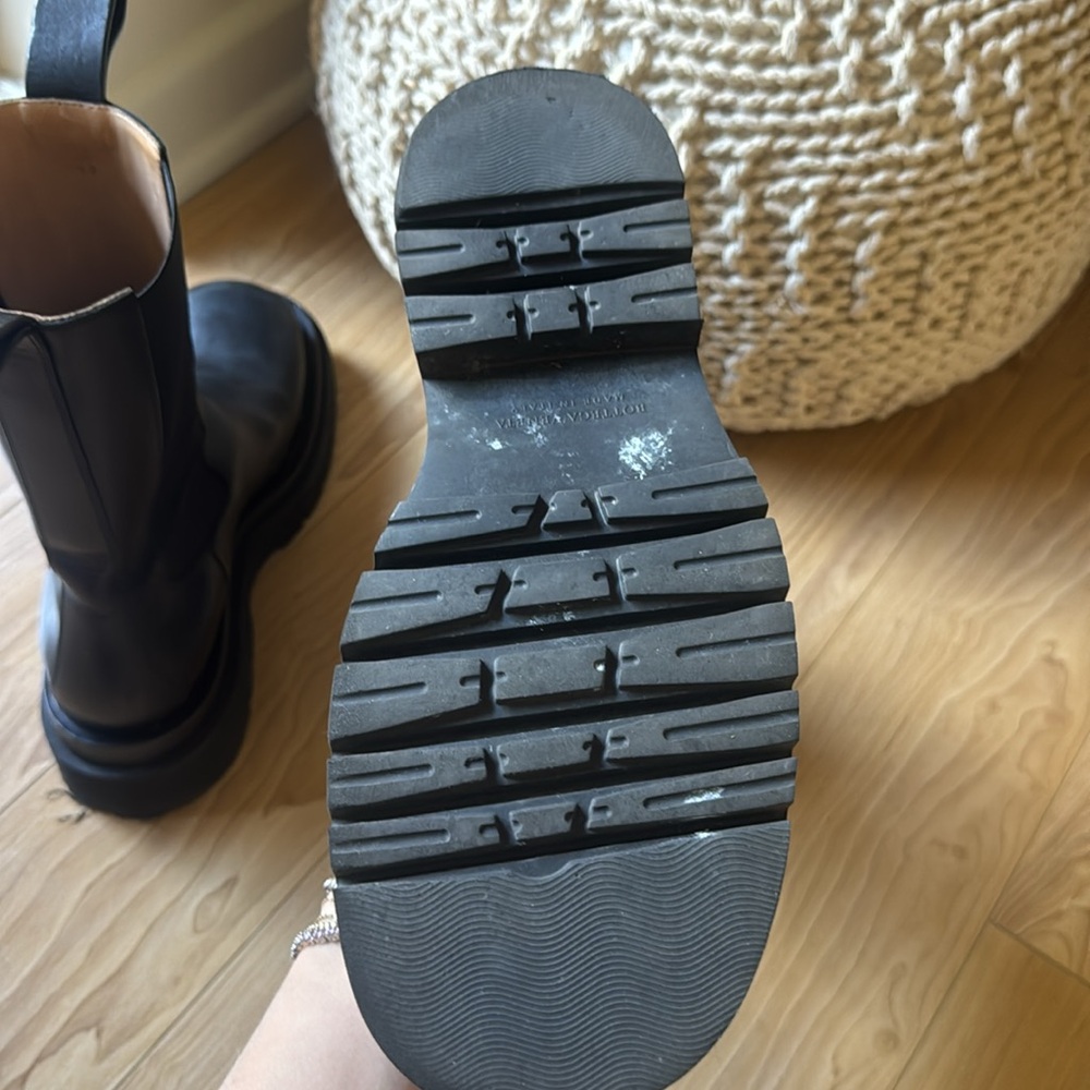 Bottega Veneta The Lug Boots - Picture 10 of 10